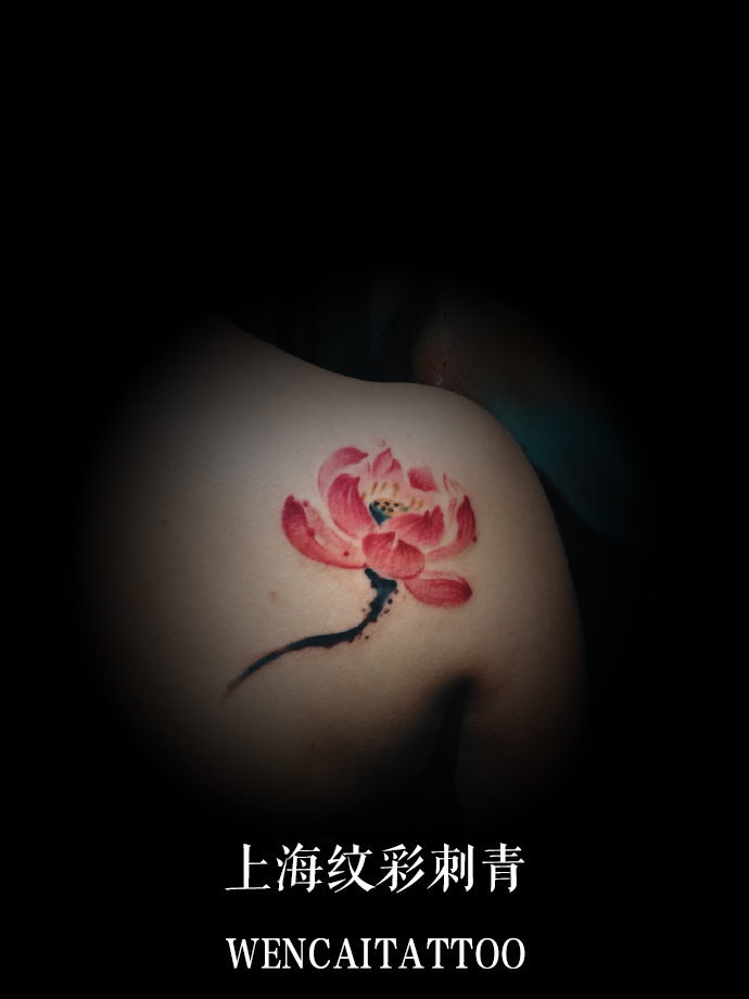 上海的吴小姐后背妖艳莲花纹身