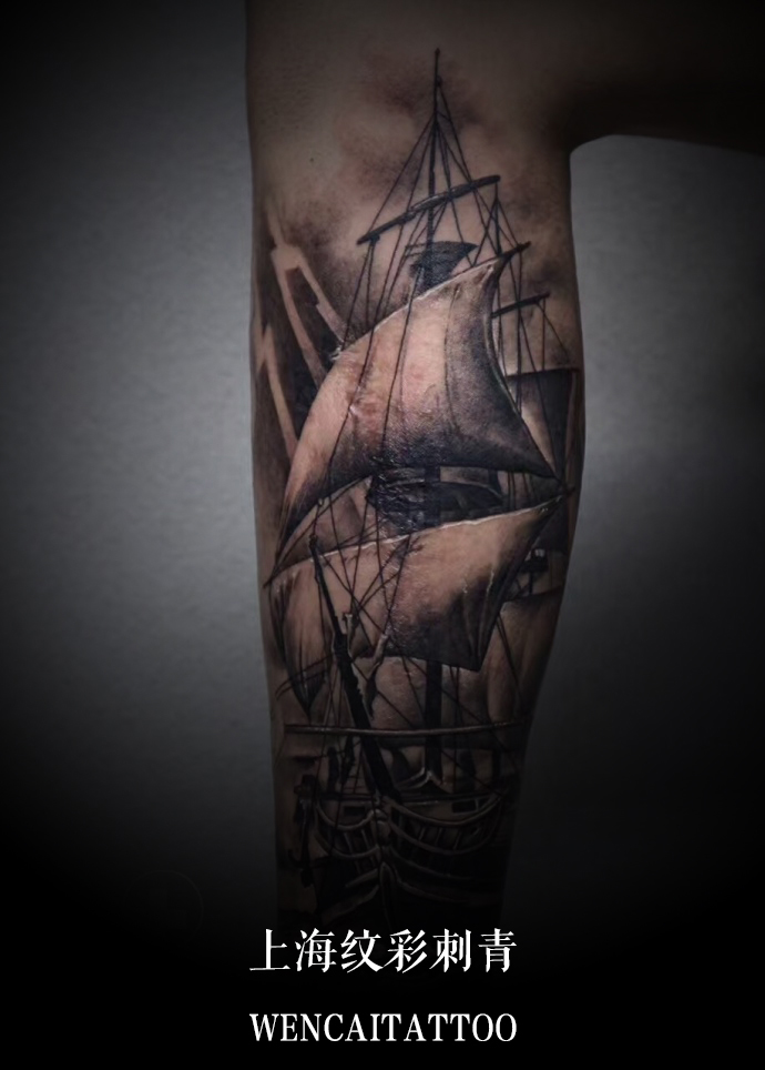 上海的谭先生小腿帆船纹身图案遮盖疤痕