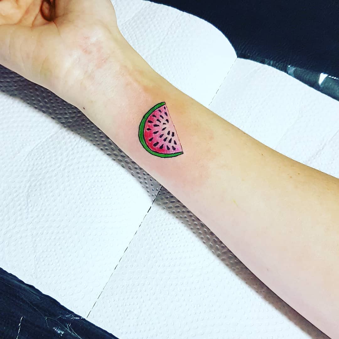 万小姐手腕西瓜小清新纹身图案
