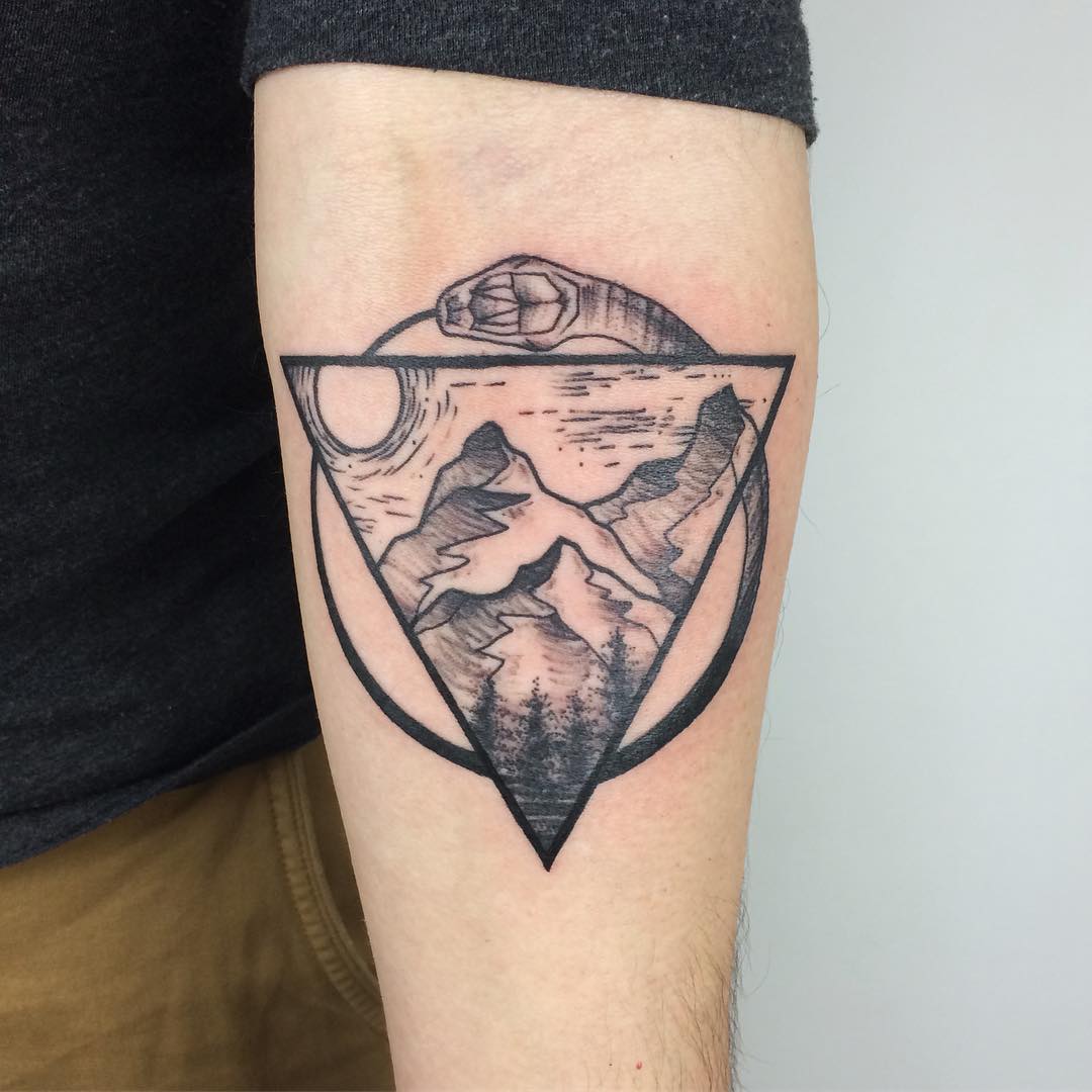庞先生小臂几何图形山峰纹身图案