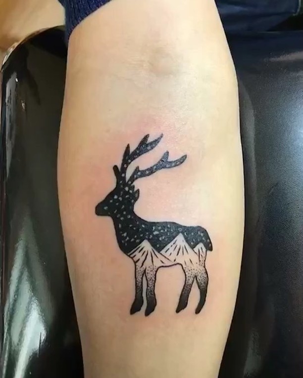 小臂麋鹿纹身图案