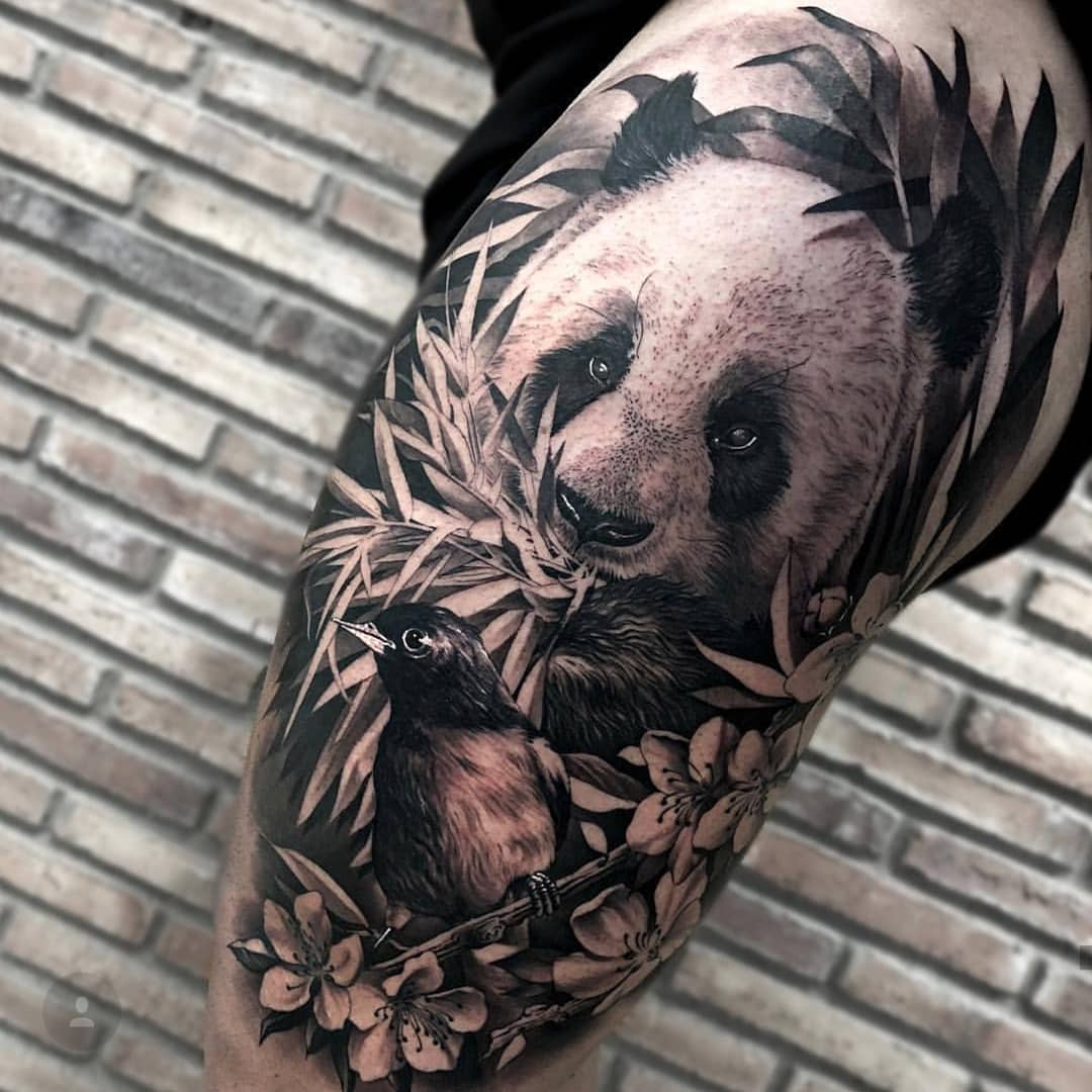 大腿写实熊猫乌鸦纹身图案