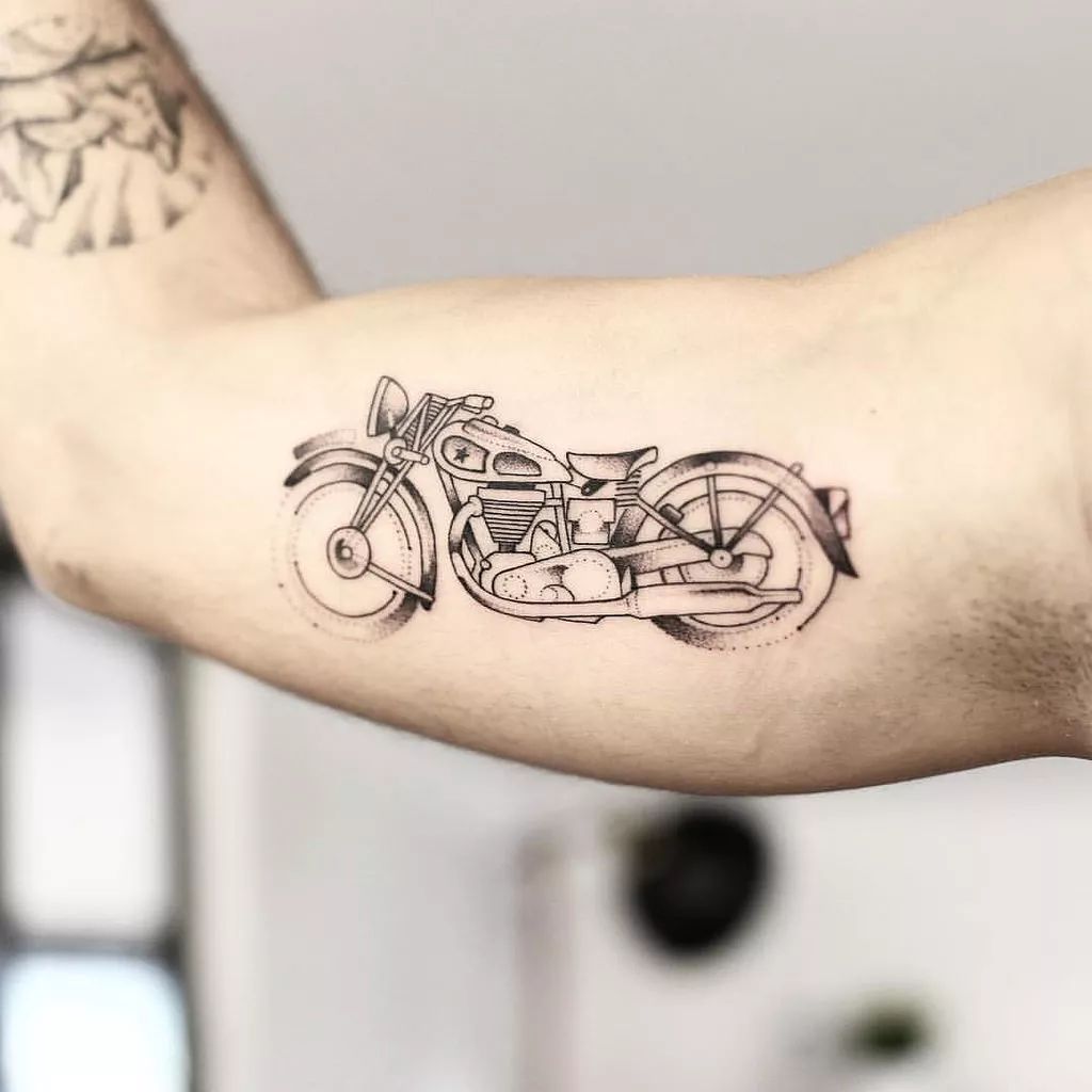 ShanghaiTattoo916 Zhuo Dan Ting Tattoo work 卓丹婷纹身作品 机车骷髅指南针纹身